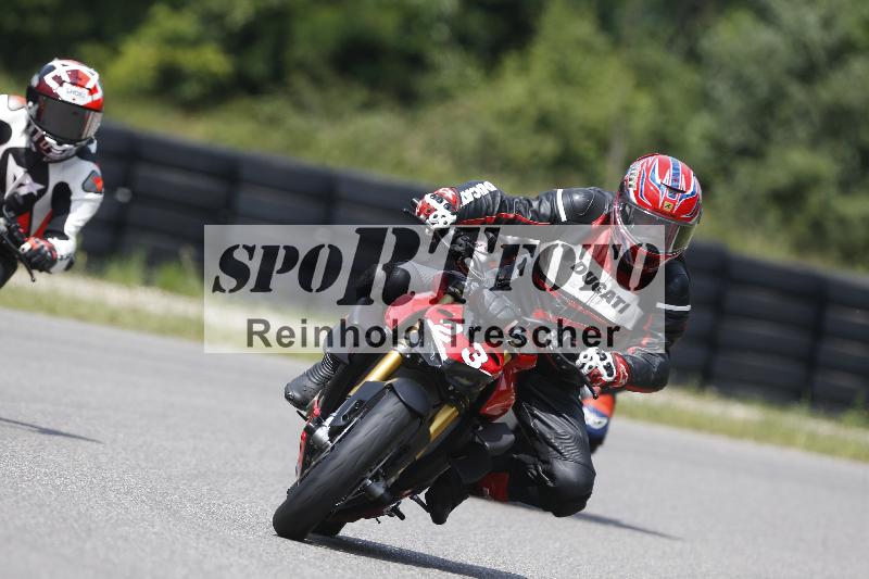/27 12.06.2025 Ducati Schweiz Trackday Warmup  ADR/blau-bleu/23
